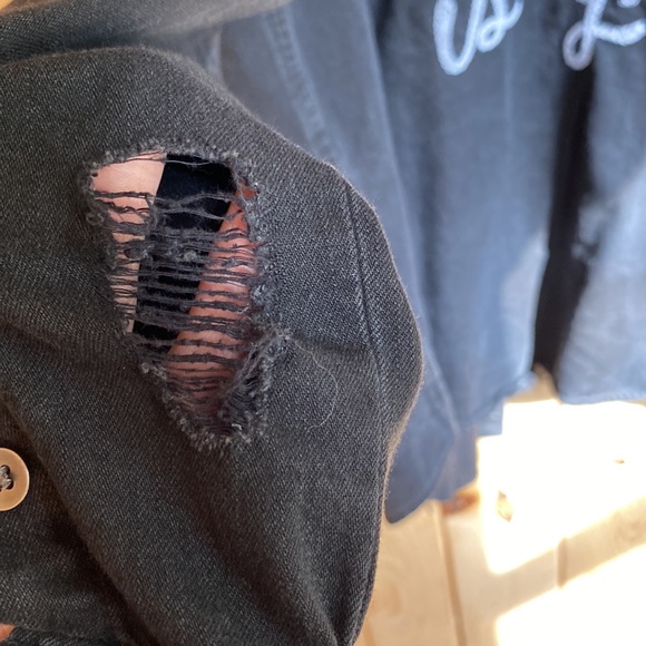 Distressed jean jacket - Picture 2 of 4
